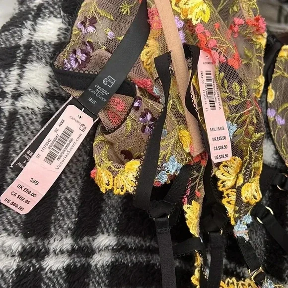Victoria’s Secret Dream Angel Unlined Plunge with Matching Garter & Black Panty